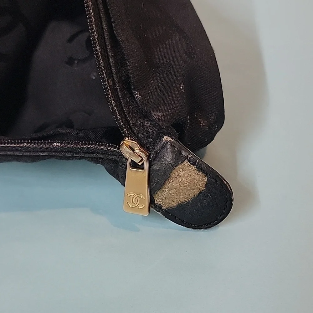 Chanel CC Logo Zip Closure Makeup Bag - Picture 15 of 16